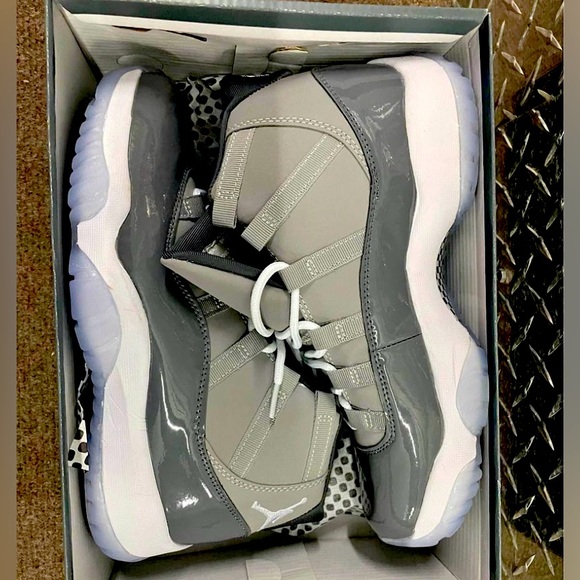 Jordan 11 - Picture 1 of 5